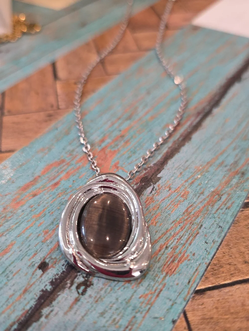 Genuine Cat's Eye Stone Pendant With Silver Toned Necklace 18 In